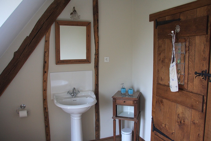 Rose bedroom ensuite bathroom